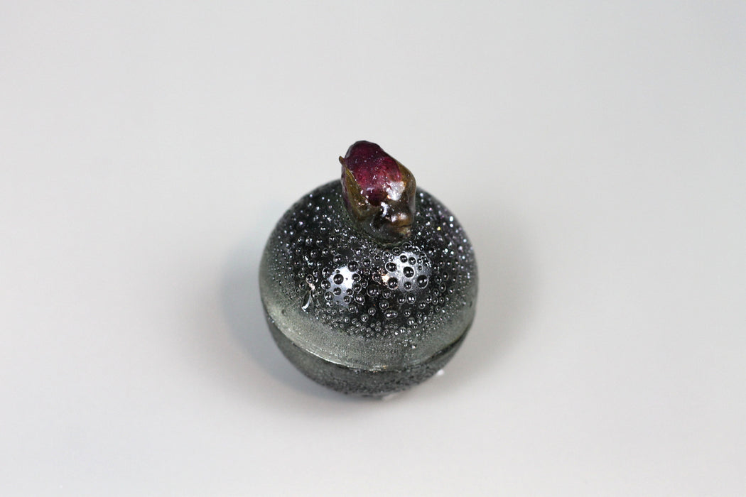 Black Rose Tea globe