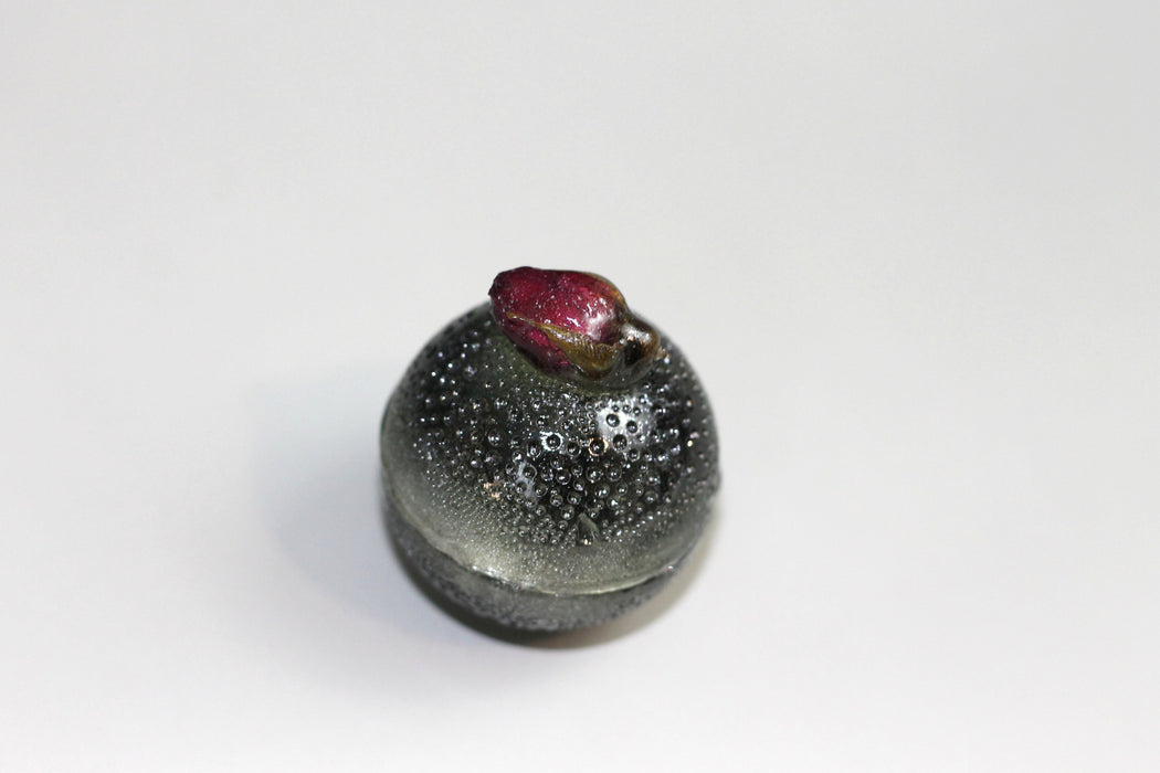 Black Rose Tea globe